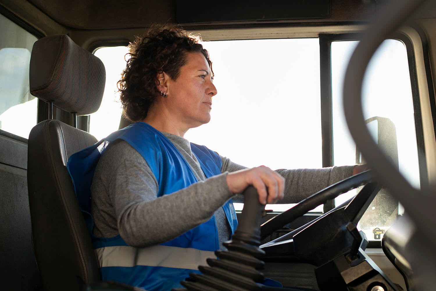 Los beneficios de la inclusión de mujeres en logística y transporte